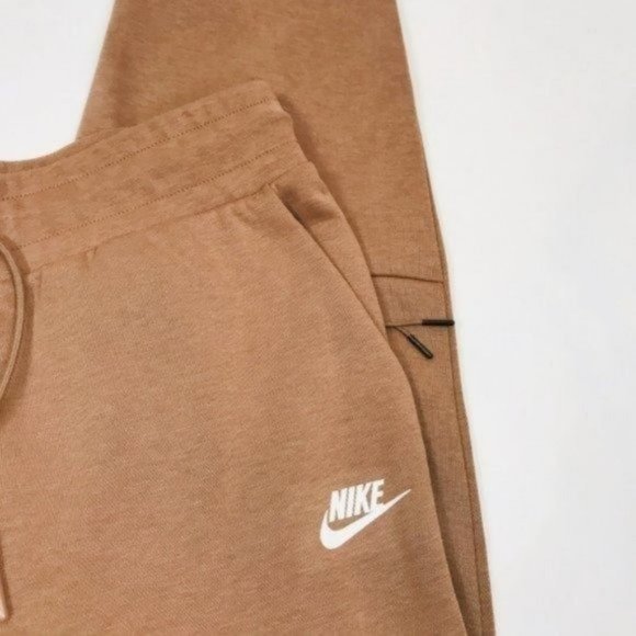 Nike Women’s Tech Fleece Jogger Sweatpants - Picture 5 of 8